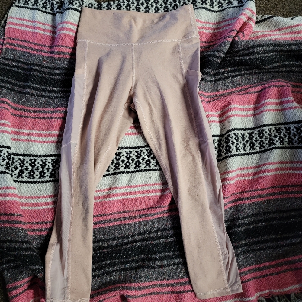 Fabletics Womens On-the-Go High-Waisted Capri Leggings M Rosebloom Heather